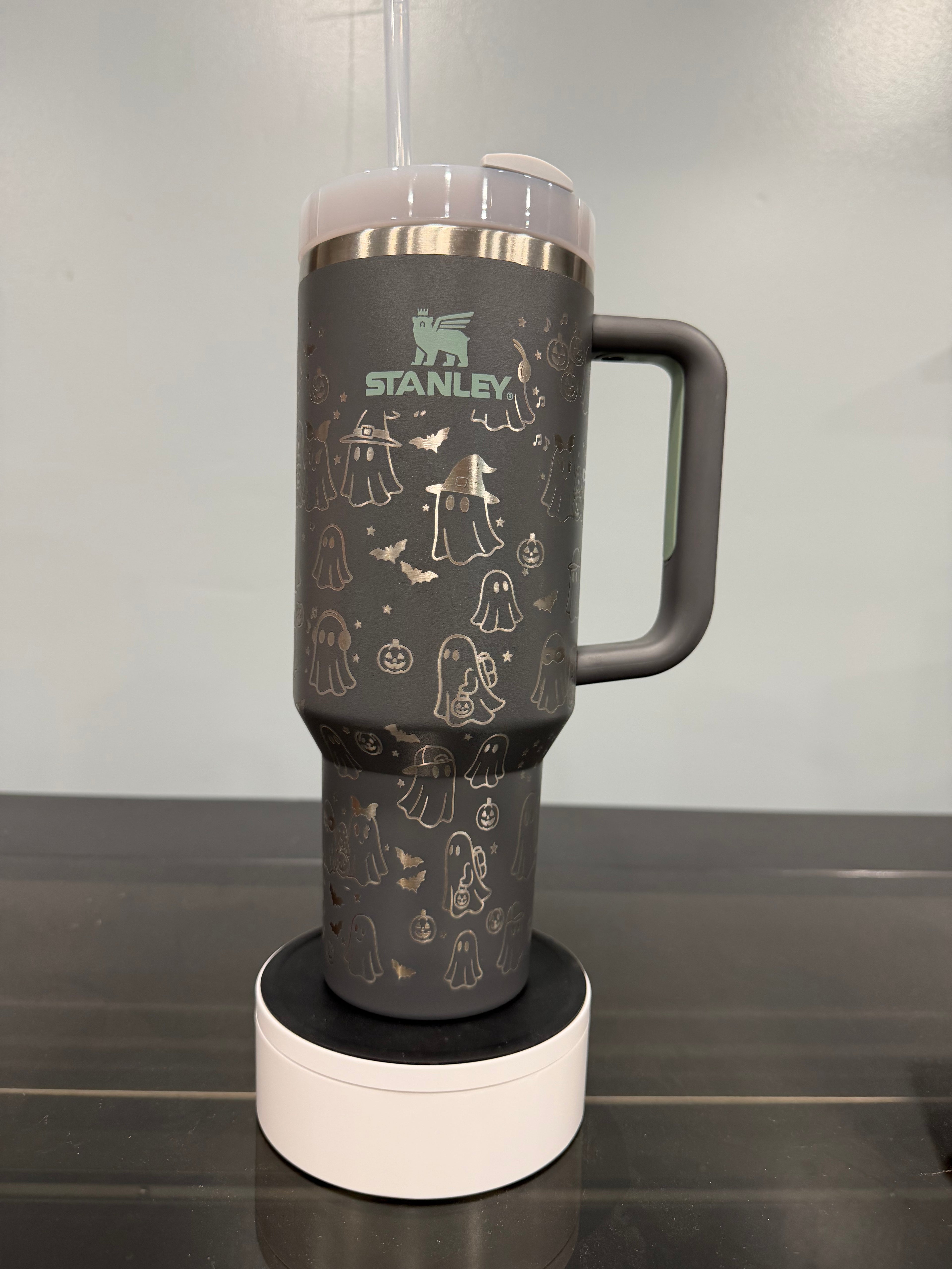 Cute Ghosts 40oz Grey Stanley