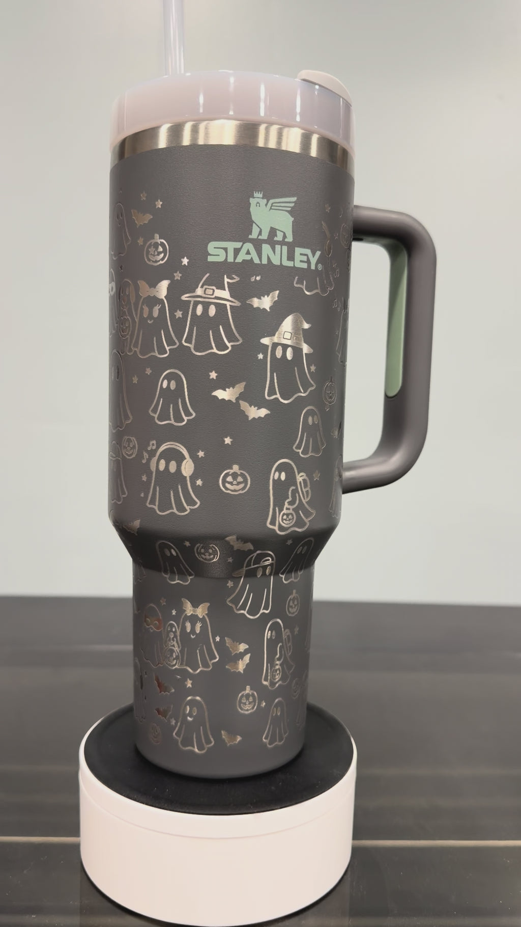 Cute Ghosts 40oz Grey Stanley