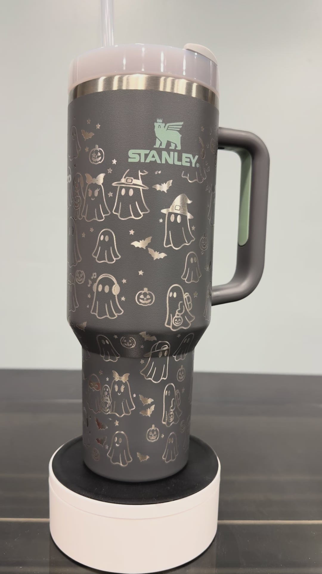 Cute Ghosts 40oz Grey Stanley